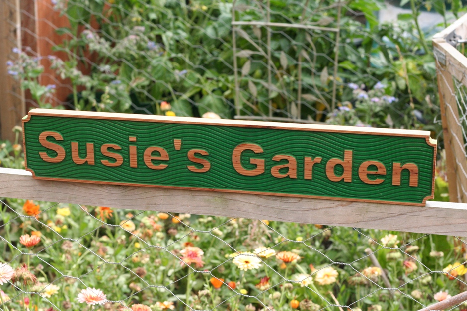 Susie's Garden sign